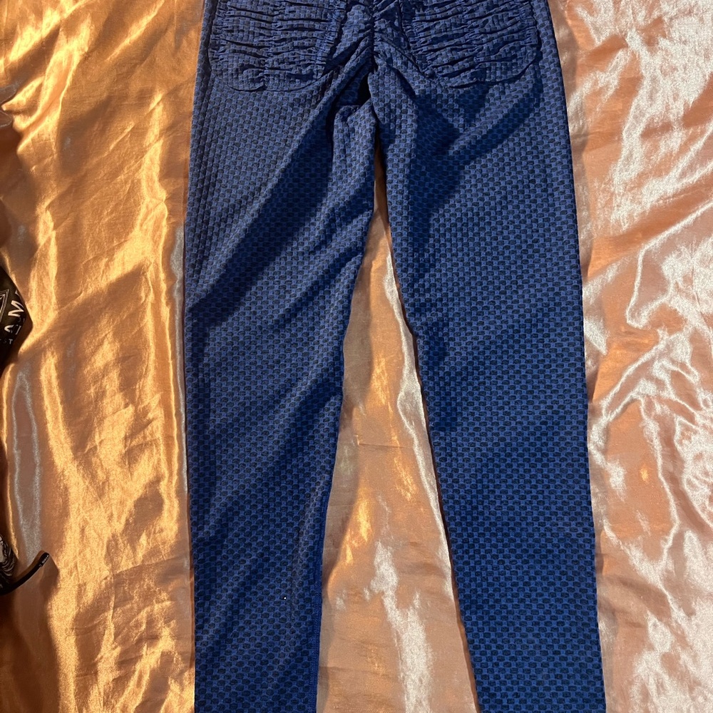 Minibeast blue textured scrunch butt leggings with back pockets BNWOT